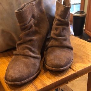 Splendid pull on suede booties